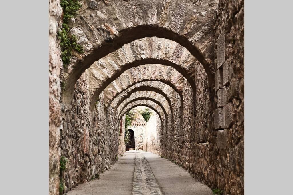 Les Maisons Du Conflent, Maisons Familiales En Pierre Au Coeur Des Remparts Villefranche-de-Conflent Exterior photo